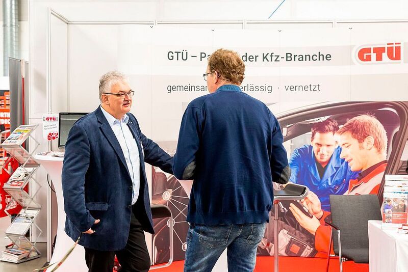 Die GTÜ war auch in diesem Jahr Sponsor der Fachtagung freie Werkstätten und freute sich über die zahlreiche Gespräche mit den Besuchern. (Stefan Bausewein)