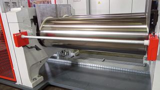 Um die Sicherheit der Bediener von Walzwerken zu erhöhen, sind als eine Schutzmaßnahme an der Bedienseite Schaltstangen zum Auslösen von Sicherheitsfunktionen angebracht. (Bild: Deguma-Schütz GmbH)