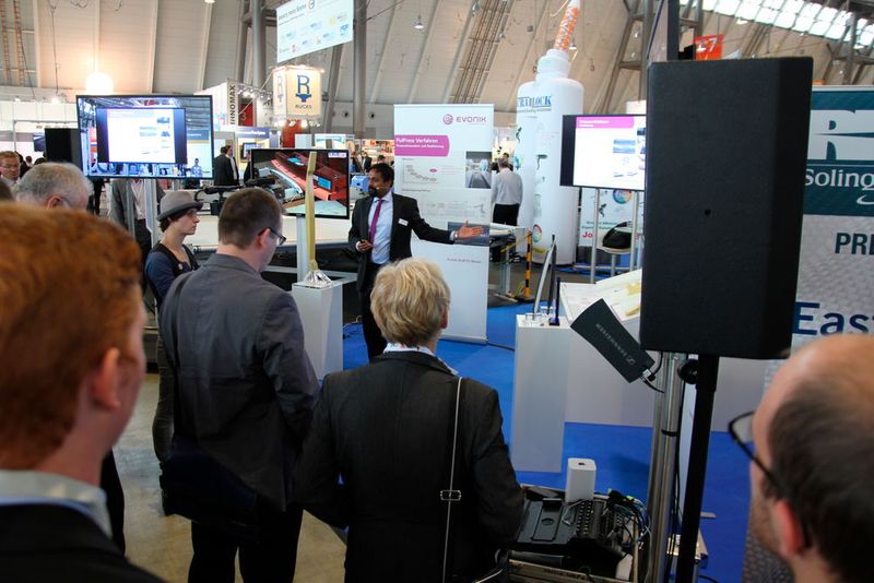 Und weiter geht der Rundgang durch die Hallen der Composites Europe 2015... (Bild: Königsreuther)