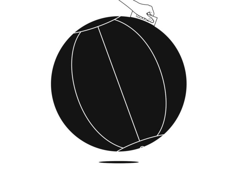 Der Sitzball Novus Pila von Novus eignet sich für ein dynamisches Sitzen und sorgt für einen konstanten Bewegungsausgleich am Arbeitsplatz.  (BTS Business Trading Shops GmbH )