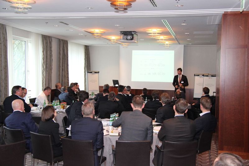 Wie wichtig es für den Unternehmenserfolg ist, die Kundenbedürfnisse und -wünsche bei der Erstellung eines digitalen Geschäftsmodells mit einzubeziehen, berichtete Maximilian Ahrens, Vorstand, Deutsche Börse Cloud Exchange. (Bild: Vogel IT-Medien)