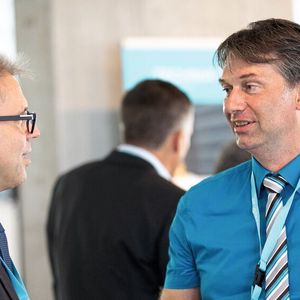 Zwei Jahrzehnte Erfahrung machen Marc Graaf, Gründer von Syn-Ergy – hier im Gespräche mit XNAMEX von Technia Transcat – zu einem echten Experten im Bereich Thermomanagement.                          