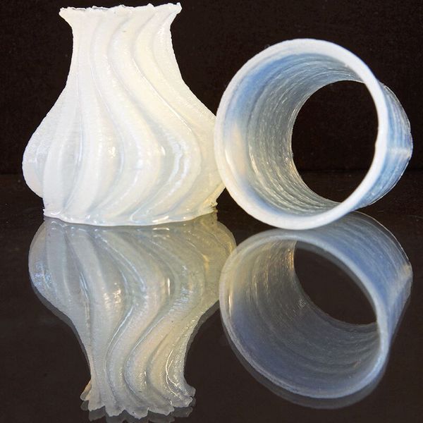 Vase und Schlauchstutzen. (Bild: M.Hausmann/ETH/Empa)