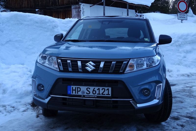 Vorne gibt es beispielsweise einen neuen Kühlergrill. (Seyerlein / »kfz-betrieb«)