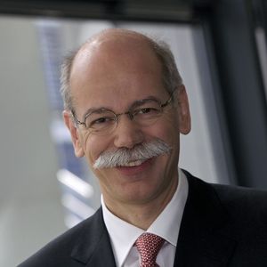 Dr. Dieter Zetsche bleibt bis 2013 Vorsitzender des Vorstands Daimler AG und Leiter Mercedes-Benz Cars.