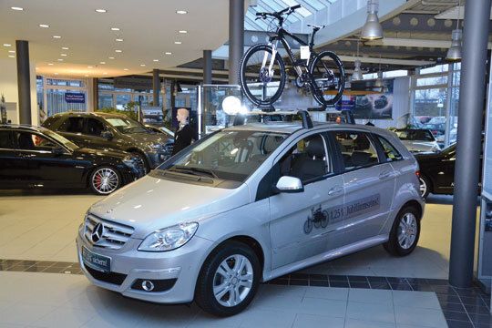 Das Autohaus präsentiert Fahrzeuge konsequent mit Zubehör. (Archiv: Vogel Business Media)