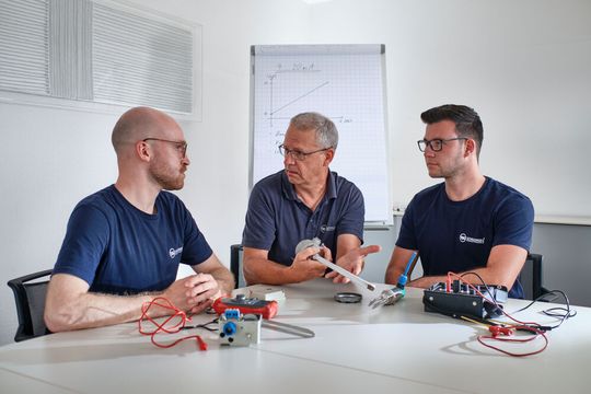 Verständnis hängt entsteht durch anfassen: Schulung mit Hardware (Bild:  CHRISTIAN AHRENS, Köln)
