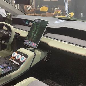 Dagegen dürfte die Bedieneinheit aus Tablet und darunter liegenden Drehknöpfen gute Chancen haben.(Bild:  Grimm – VCG)