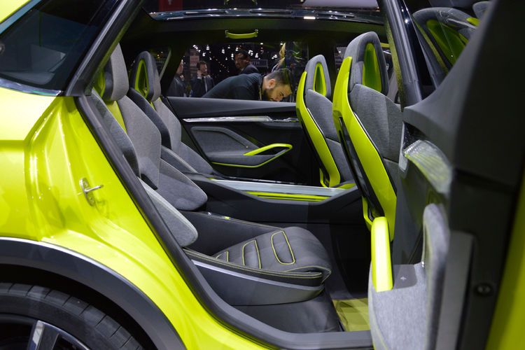 Die Schalensitze im Fond werden es wohl nicht in die Serie schaffen. (Bild: Schreiner / »kfz-betrieb«)