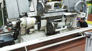 Beim Retrofit verpasst MAG den in die Tage gekommenen Maschinen ein komplettes technologisches Update, im Bild eine eine Boehringer-Drehmaschine VDF 32 M. (Bild: MAG)