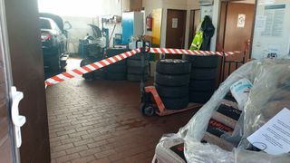 Absperrungen zwischen Werkstätten und Verkaufsflächen werden angesichts der neuen 2G-Regeln wohl nicht erforderlich sein. Sollten aber Werkstattkunden in den Schauraum wollen, müssen sie genesen oder geimpft sein. (Auto Diewald)