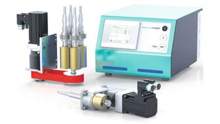 Kompakte Ausschraubeinheit in den Ausführungen Multi (links) und Einzel (vorne). Beide Einheiten werden über die Komplettsteuerung SKS eingestellt und überwacht. Bild: I-Mold (Archiv: Vogel Business Media)