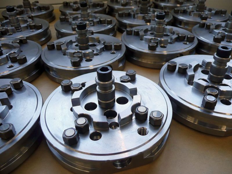 Im Bild einen Palette „P 148 Inox“, die komplett gefertigt wird auf einem Mori Seiki Dreh-Zentrum.  (Bild: Oest)
