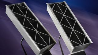 Zur JEC World in Paris präsentieren die Experten des Fraunhofer-Instituts für Lasertechnik (ILT) aus Aachen unter anderem hybride Testbauteile, die aus Magnesium und Polypropylen (PP) mit 30 % Glasfaserverstärkung aufgebaut sind. Sie dienen für Crashversuche, heißt es. Zu sehen sind sie vom 3. bis 5. März in Halle A5 am Stand L97. (Fraunhofer ILT)