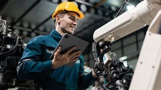 Retrofits lassen sich über konkrete Effekte wie höhere Anlagenverfügbarkeit gezielt verkaufen.  (Bild: © eakgrungenerd - stock.adobe.com)
