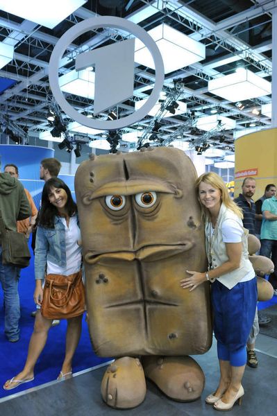 Die öffentlich-rechtlichen Sender halten der IFA die Stange und präsentierten Publikumsmagnete wie hier Bernd das Brot auf dem Stand der ARD. (Archiv: Vogel Business Media)