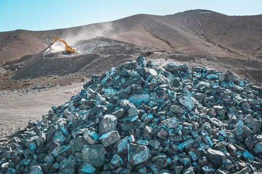 Die europäische Industrie treibt seit Längerem die Sorge um, dass es bei seltenen Erden aus China wegen Exportbeschränkungen zu Engpässen kommen könnte. Jetzt scheint sich die Lage aber zu entspannen ...(Bild:  Mineral Mines)