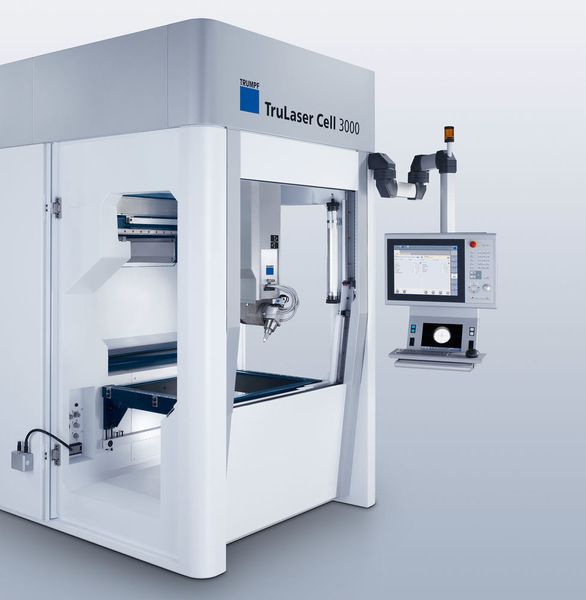 Je nach Anwendungsfall lassen sich Fünf- oder Dreiachsmaschinen, aber auch roboterbasierte Anlagenkonzepte mit der LMD-Technologie ausstatten. Hier die flexible Dreiachsmaschine TruLaser Cell 3000. (Trumpf)