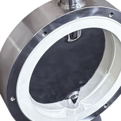 Die Containerklappe dient als Auslaufverschluss für IBC-Schüttgutcontainer und sorgt für Hygiene, Dichtheit und Wartungsfreundlichkeit (Bild: Warex Valve )