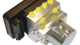 Mit seiner neuen modularen elektronischen Stabilitätskontrolle macht TRW das System weltweit für alle Fahrzeugklassen verfügbar. (TRW)