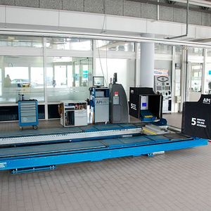 Dabei steht im Autohaus Jürgens auch ein toller API-Vermessungsroboter zur Verfügung.(Foto:  Rosenow)