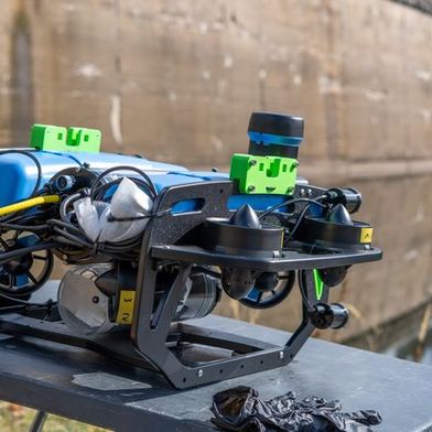 Diving robot from TU Bergakademie Freiberg before its first dive at the Malter dam (Image:Andreas Hiekel/TUBAF)