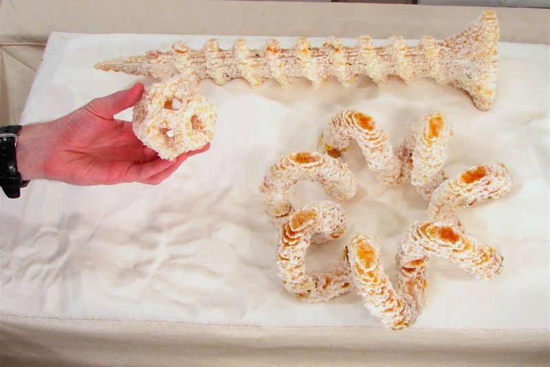 So sieht das Zuckerwerk am Ende aus. Man erkennt die relativ dicken Schichten. Vom ästhetischen Aspekt abgesehen ist der Nutzen recht übersichtlich. Vor allem ging es den Machern um die Illustration der Möglichkeiten des 3D-Druck bei der Lebensmittelverarbeitung. (Foto: commons.wikimedia.org/oskay (CC BY-SA 3.0))