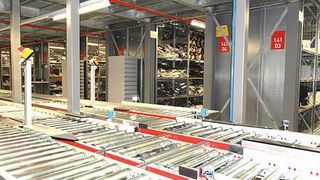 Als Generalunternehmer realisierte Gebhardt Fördertechnik das Zentrallager des Motorradzubehör-Lieferanten Polo. Über 30000 Artikel werden lagermäßig vorgehalten, 120000 Teile pro Tag verschickt. (Archiv: Vogel Business Media)