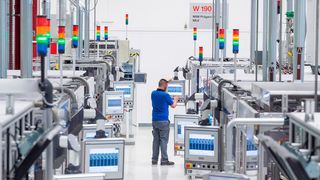 Ausgezeichnet für Ressourceneffizienz: das Bosch-Werk in Blaichach. Im Rahmen des „Lean & Green Summit“ erhalten die Teilnehmer exklusive Einblicke in das Werk. (Bosch)