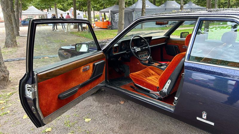 Typische Interieurfarbe der 1970er-Jahre im Fiat 130: Orange steht heute wohl bei keinem Autobauer auf der Optionsliste. (Bild: Peter Diehl)