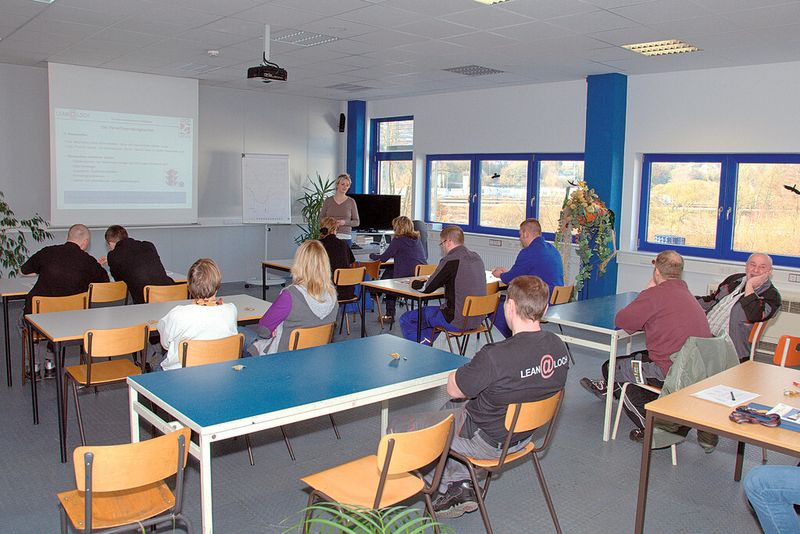 Unter dem Motto „Lean@Loch – für einen zukunftssicheren Arbeitsplatz“ wurde das Lean Management eingeführt. Im Zuge dessen wurde die Belegschaft zum Thema Lean geschult. (Bild: Wolfgang Loch)