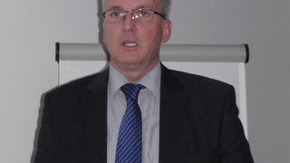 Geschäftsführer Matthias Kleinhans berichtete über aktuelle Neuerungen der Rotoform-Technologie sowie über ein ausgefeiltes Großprojekt in Griechenland, das kürzlich in Betrieb genommen wurde. (Bild: Kempf/PROCESS)