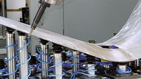 Für Aerospace und andere Branchen ist FSS gedacht, das flexible Spannsystem für wechselnde Freiformflächen. (Bild: Römheld GmbH Friedrichshütte)