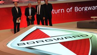 Borgward-Designchef Einar Hareide, der ehemalige britische Rennfahrer Sir Sterling Moss, Christian Borgward und Karlheinz L. Knöss (v.li.) gaben auf dem Genfer Autosalon 2015 die Rückkehr der Marke bekannt. (Foto: Wehner)