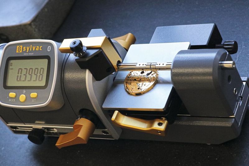 Bei der ersten wie der letzten Uhrenplatine entspricht die Bauteilgenauigkeit µm-genau der Vorgabetoleranz. (Bild: kk-PR)