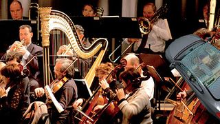 Soundsysteme im Auto sind für viele Käufer eine beliebte Sonderausstattung. Mit 3D-Surroundrückt die gefühlte Bühne dabei in greifbare Nähe. (Foto: Harman)