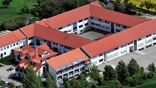 Preh Car Connect stellt seine Geschäftsführung neu auf. Dr. Ralf Voß, Stefan Gottschlag und Chris Wenzel sind die neuen Mitglieder in der Geschäftsführung. (Preh / Rolf Heselbarth)