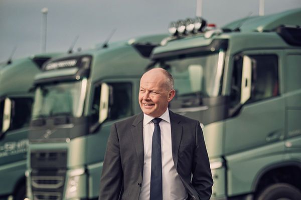 Claes Nilsson glaubt, dass Elektromobilität und Hybridtechnologie eine wichtige Rolle spielen werden, was die Verbreitung nachhaltigerer Transportlösungen anbelangt. (Volvo Truck Corporation)