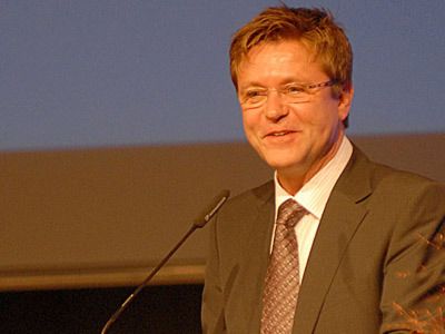 Dennoch sieht Bundesinnungsmeister Wilhelm Hülsdonk die Zukunft nicht nur schwarz. Er skizzierte die Vorhaben des ZDK zur Zukunft des Service. Unter anderem will er das Glasgeschäft nicht den Ketten überlassen. (Archiv: Vogel Business Media)