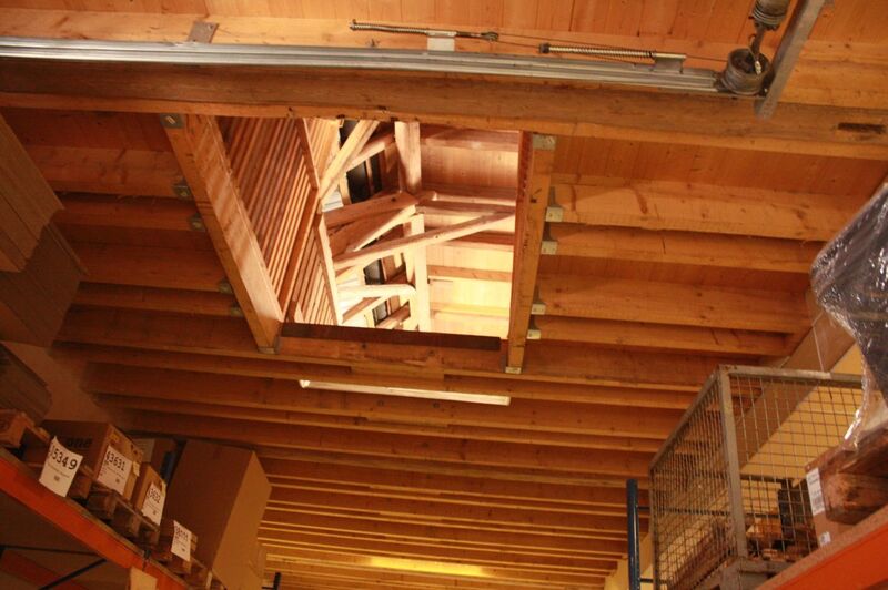 Ursprünglich war dieses Gebäude einmal ein Stall, wie an der guterhaltenen Holzkonstruktion im Dachgebälk zu erkennen ist. (IT-BUSINESS/Sarah Maier)