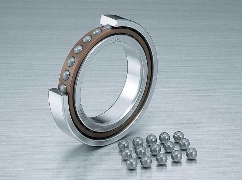 Lager aus dem Super-TF-Stahl erreichen bei sauberem Schmierstoff eine etwa doppelt so lange Lebensdauer. Die Technologie wird für verschiedene Lagertypen angewendet, die Einsatz in Baumaschinen, in der Stahlindustrie und in Windkraftanlagen finden. (Archiv: Vogel Business Media)