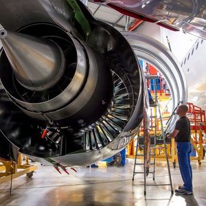 Beschichtungen sind für die Luftfahrtbranche wichtig – zum Schutz der Komponenten und zur Bearbeitung der Werkstoffe.