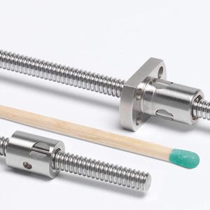 2  Verschiedene Ausführungen: Bisher ist der Kugelgewindetrieb 4 x 1 in zylindrischer Form und mit Flansch verfügbar.