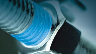 Das ThreadLoc-System deckt mit seiner chemische und mechanische Gewindesicherungen alle Bedürfnisse im Bereich Schraubensicherung ab. (Arnold Umformtechnik) (Archiv: Vogel Business Media)