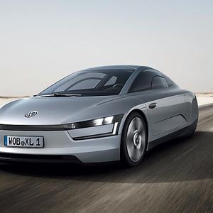 Noch im Jahr 2013 will Volkswagen den XL1, einen Diesel-Hybriden auf den Markt bringen. Das Auto verbraucht laut Hersteller nur 0,9 Liter Diesel auf 100 Kilometern.