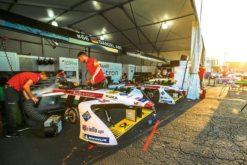 Kühlung der Formel-E-Flitzer in der Audi Box. (Audi/Michael Kunkel)