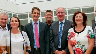Von links nach rechts: Elke Meindl, Karl-Heinz Müller (beide AKDB), Aleksandra Weigel (Landkreis Wunsiedel i. Fichtelgebirge), Dr. Florian Kunstein, Felix Kummer (beide AKDB), Prof. Dr. Richard Göbel (iisys), Prof. Dr. Beatrix Weber (iisys), Marc Lehmann (iisys), Stephanie Kitzing (iisys). (AKDB)