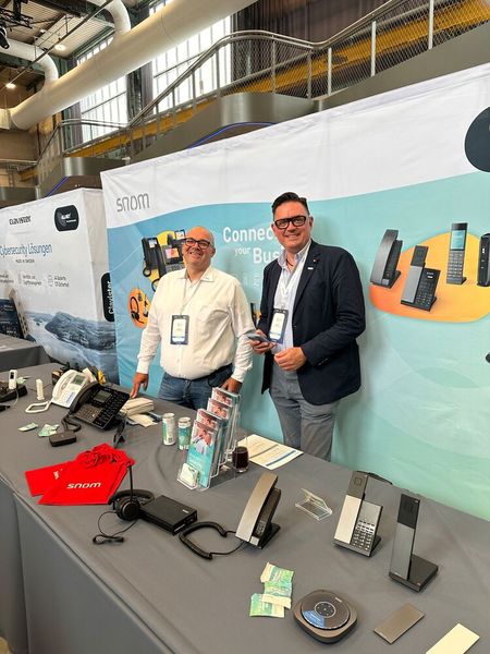 ... und nun ist das Snom-Team bereit für ein Foto. (Bild: Vogel IT-Medien GmbH)
