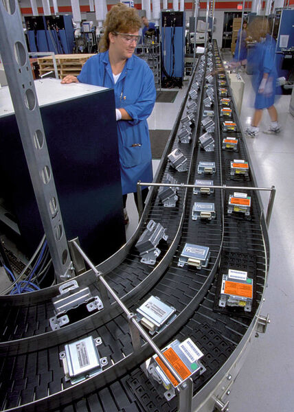 Bild 2: Das Manufacturing Execution System Flexnet wurde weltweit bereits in vielen Fabriken installiert (im Bild: Airbagkontrolle). (Bild: Apriso)