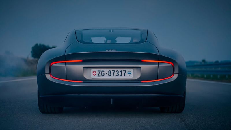 Die gesamte Rückansicht ist markant. (Bild: Piëch Automotive)